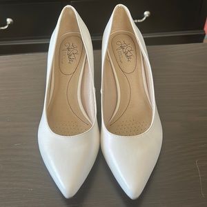 Lifestride white heels